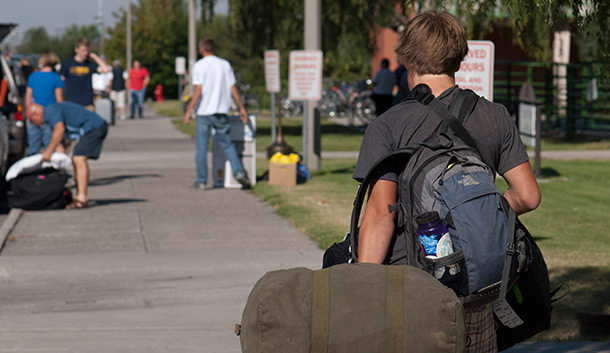Students move in on campus