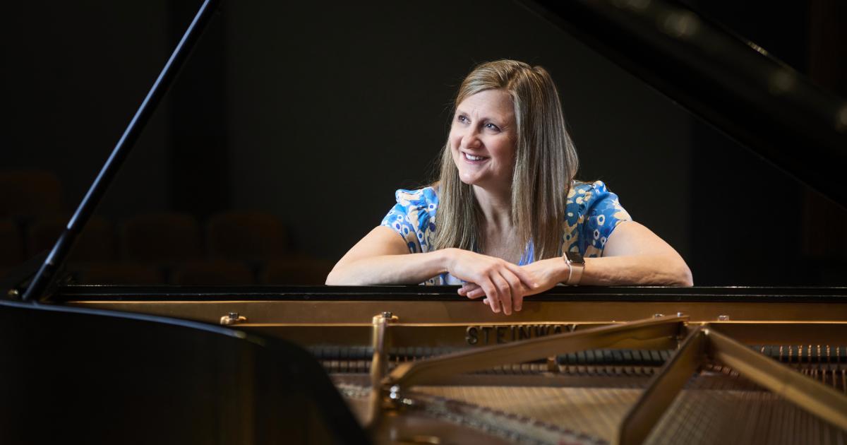 Five Questions with Angela the Pianist