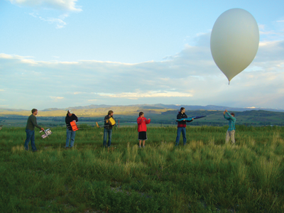 Students with a research balloon outside MSU.