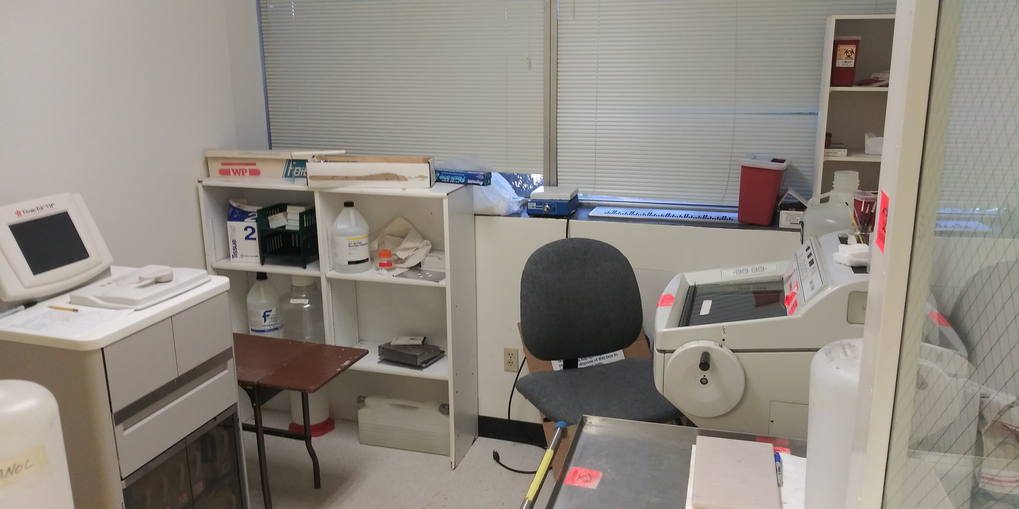 The histology lab has a Leica cryostat for sectioning frozen sections and a VIP6 processor which dehydrates tissues for paraffin sections.