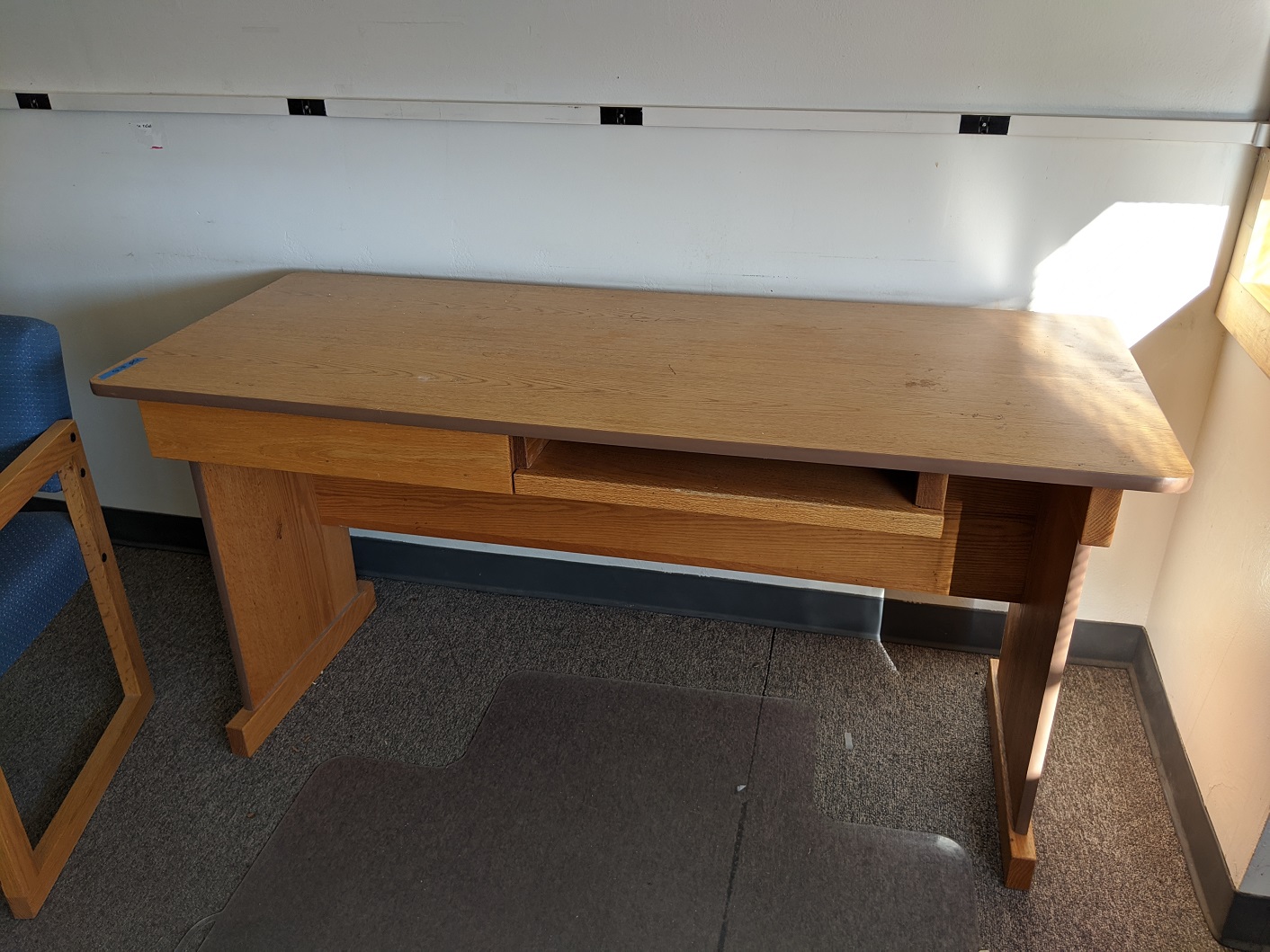 Oak desk with one drawer