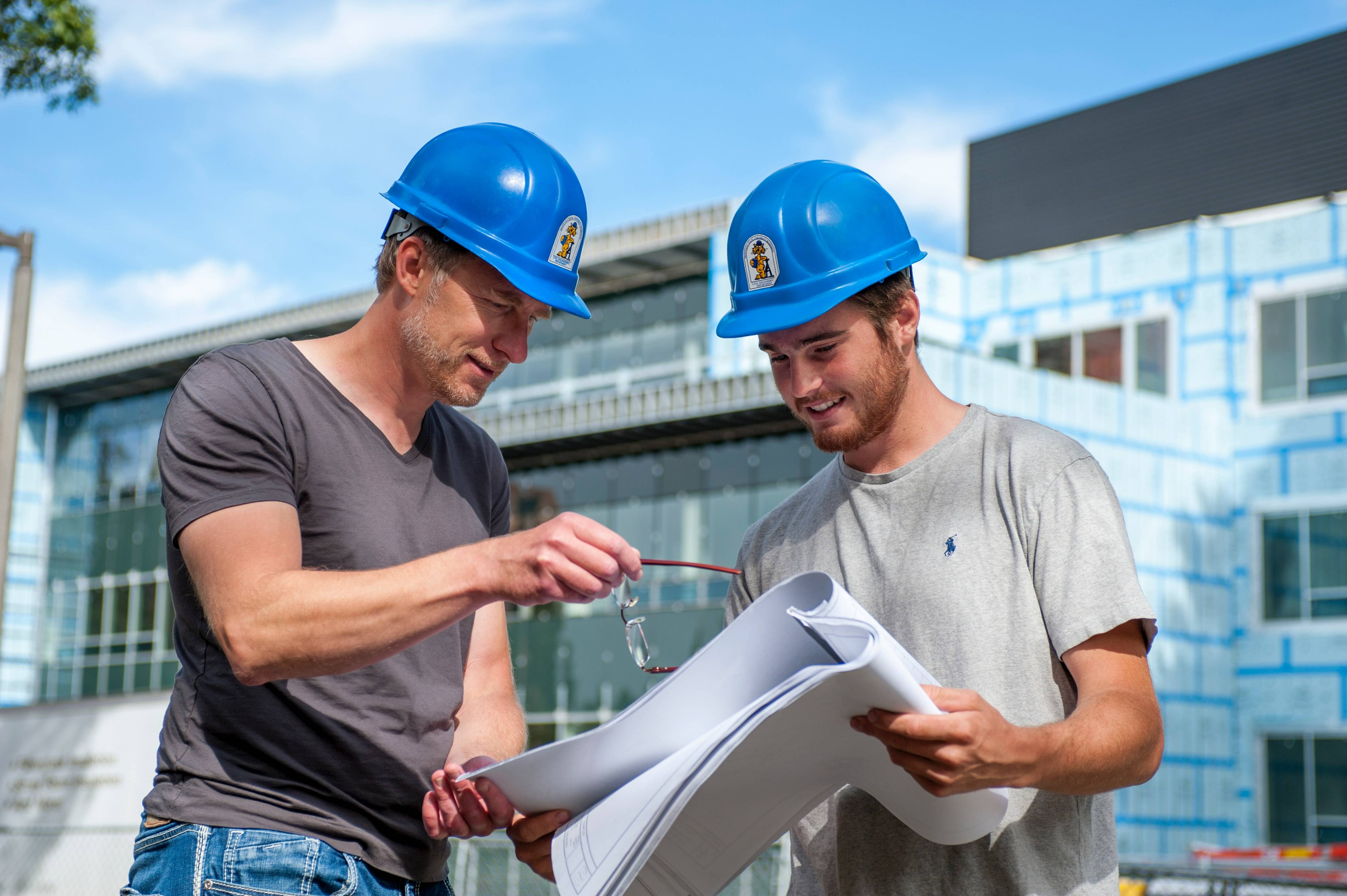 Engineering professions. Инженер сетей. ИНЖИНИРИНГ картинки. ИНЖИНИРИНГ производство. ИНЖИНИРИНГ Америка.