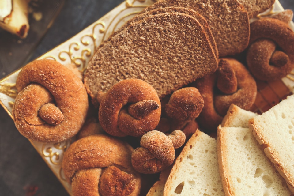 various sizes of bagels and breads