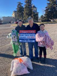 4H Members Donating Blankets to CASA