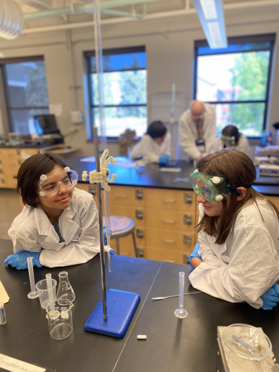 Students in the chemistry lab during Earth and Space Science Camp