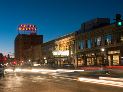 Cars driving down Main Street in Bozeman.