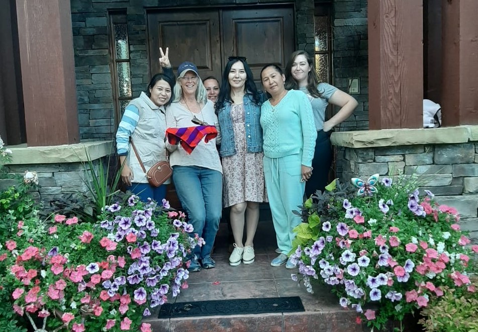 Some 2019 TEA participants and their friendship families