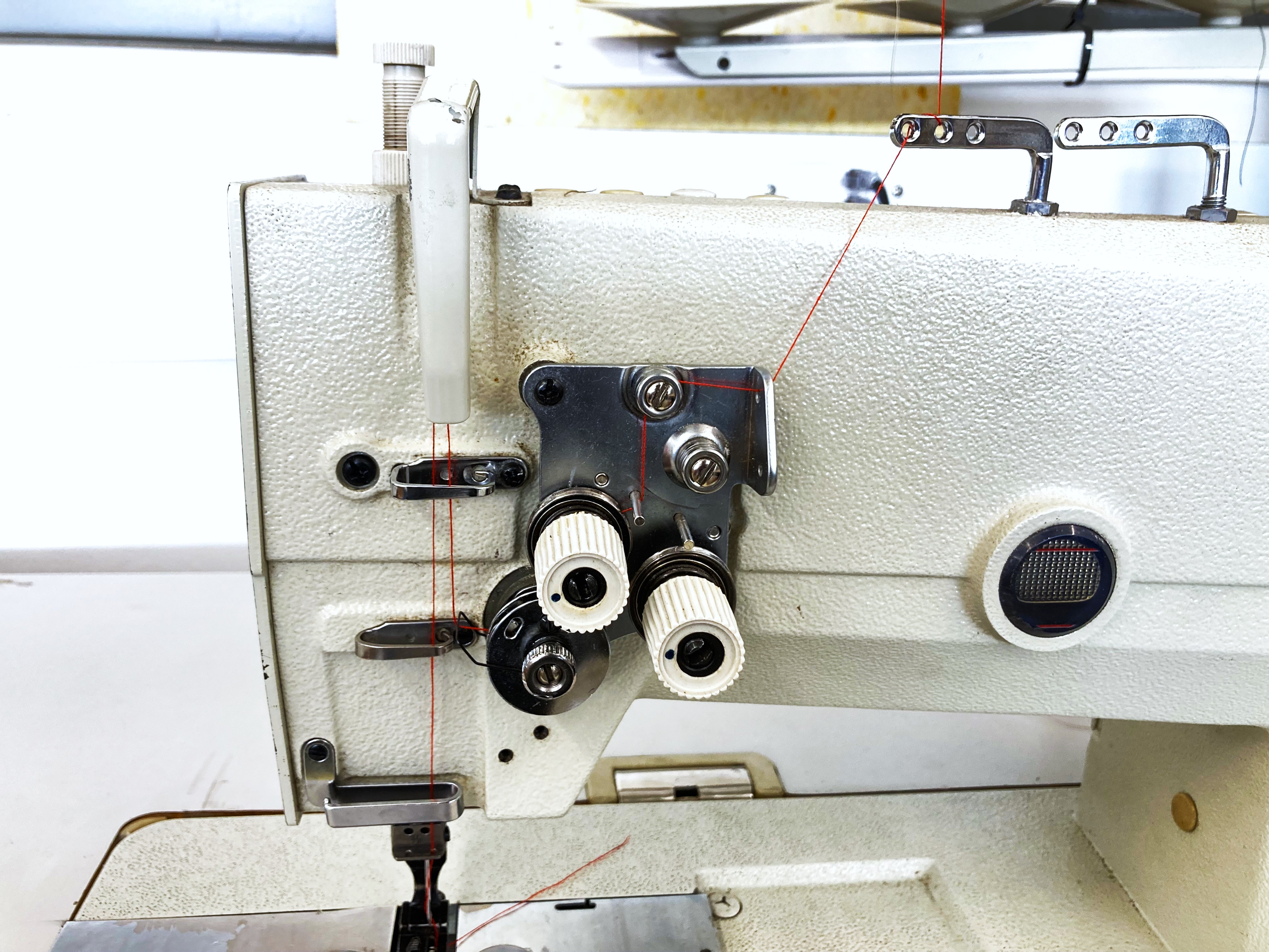 Threaded industrial sewing machine