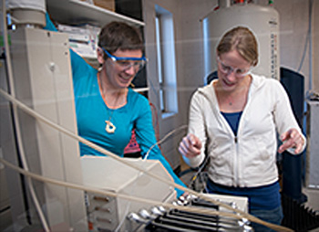 Students working in a lab