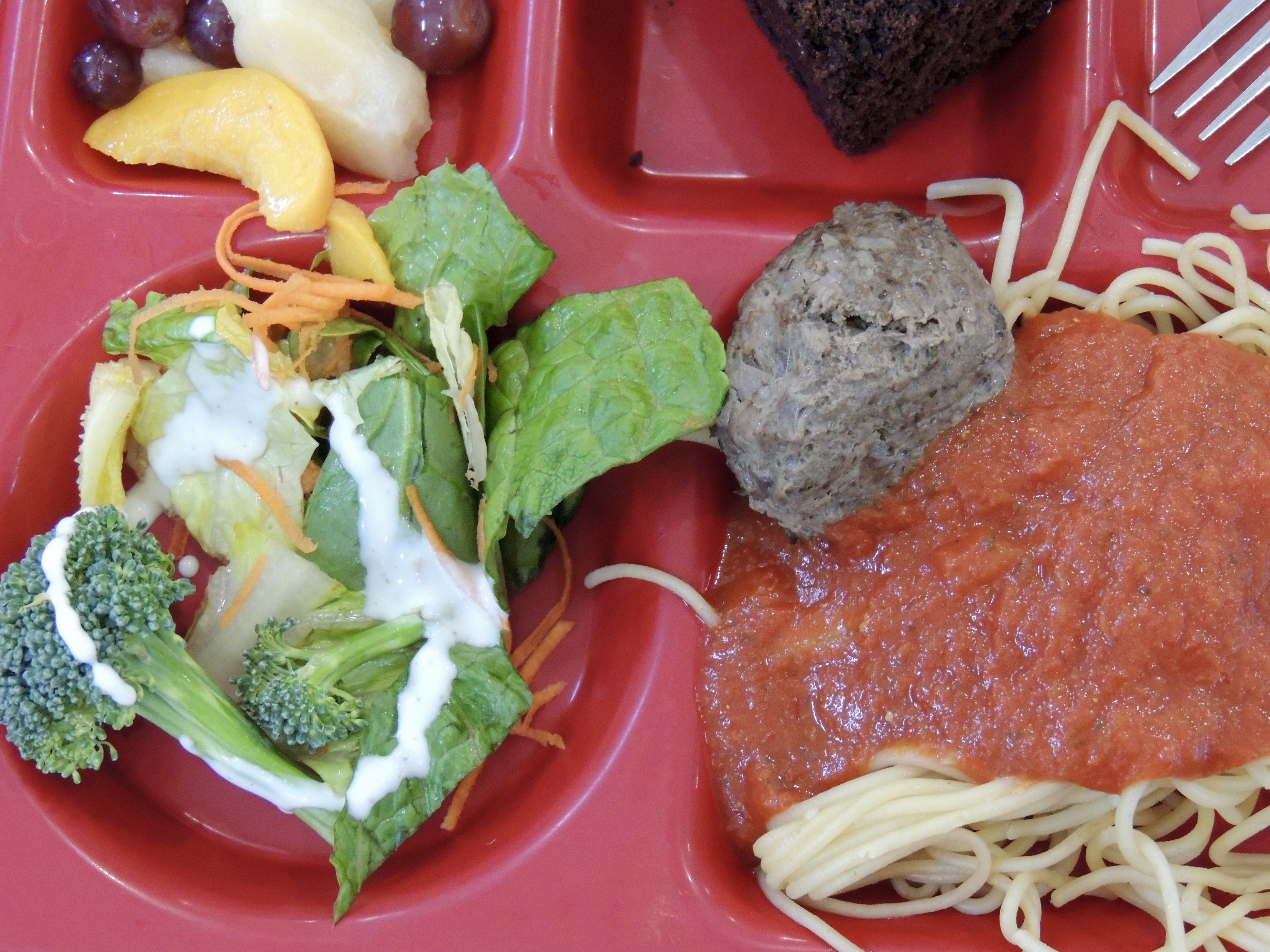 Example of a school cafeteria meal involving beef