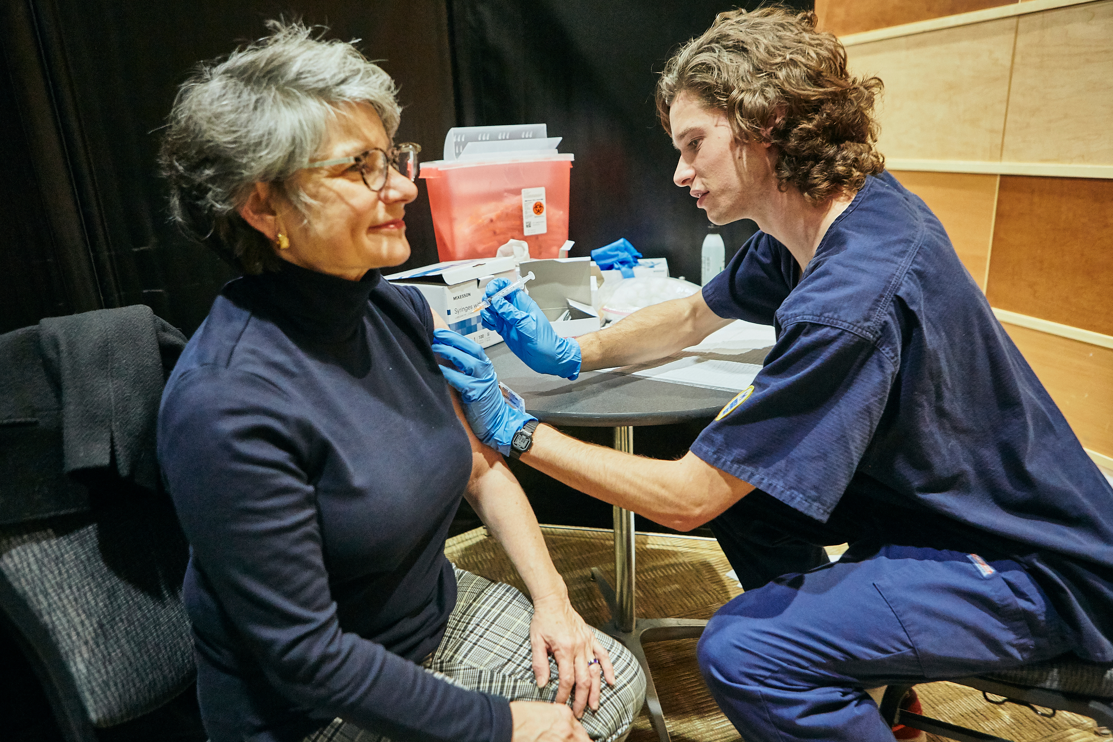 Nursing Student gives Cruzado Flu Shot