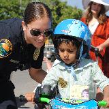 msu police helping child learn to ride a bike