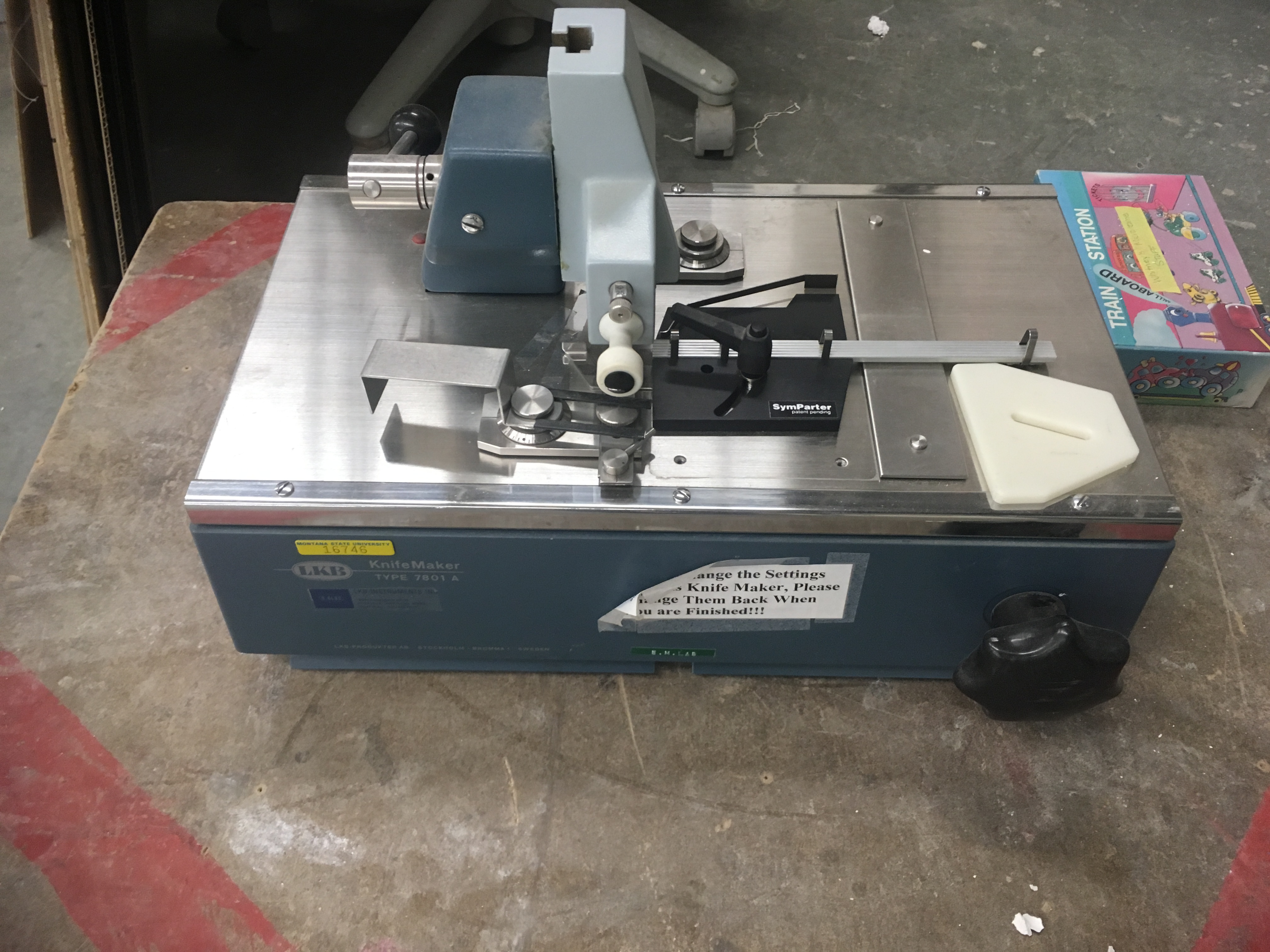 knife maker knife maker